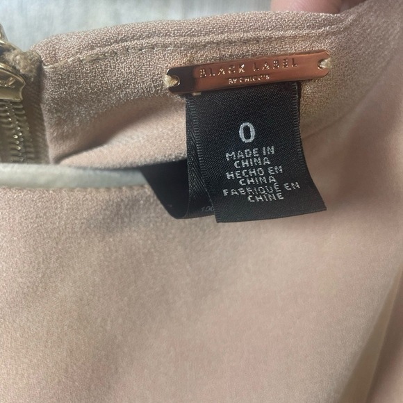 Chico’s Black Label Womens Size 0 US 4 Tan High Slit Crepe Tunic Blouse Top - Picture 2 of 8